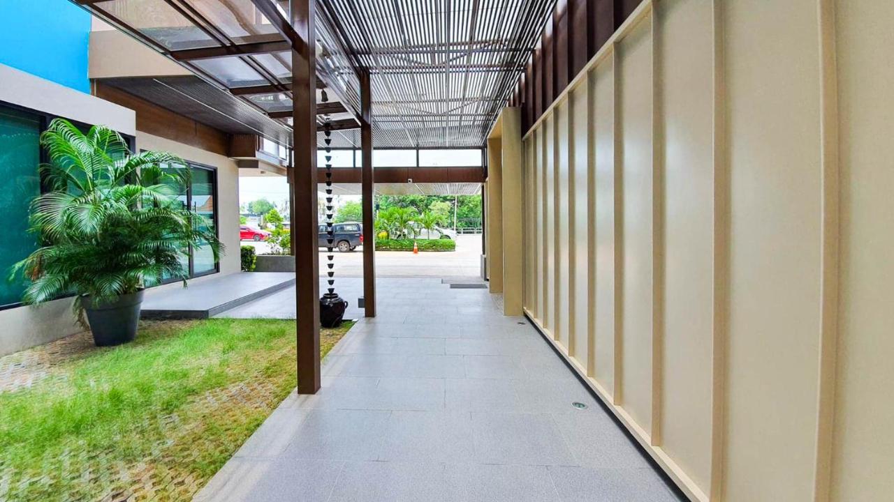 S.22素叻他尼酒店 外观 照片